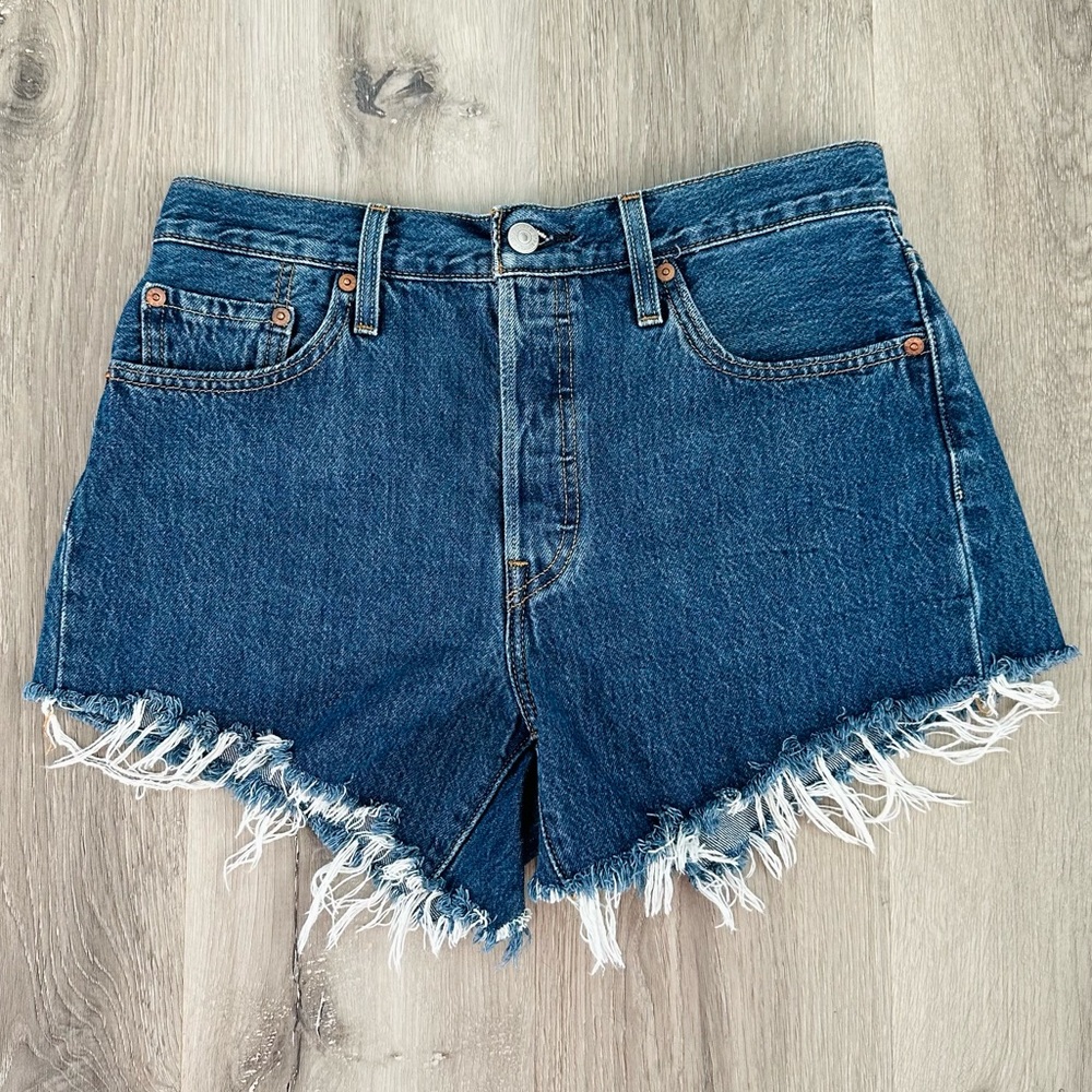 Women’s Levi’s 501 Button Fly Cut Off Denim Shorts Size 29